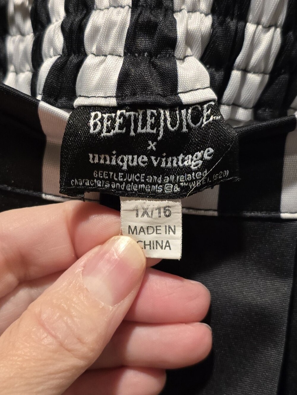 Beetlejuice x Unique Vintage Plus Size Sandworm Jayne Swing Skirt
1X/16 - Picture 10 of 10